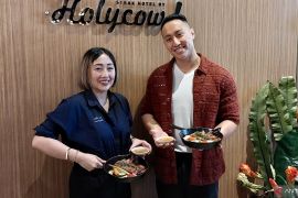 Holycow gandeng Chef Yuda Bustara suguhkan menu steak unik