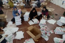 Proses Sortir dan Pelipatan Surat Suara Untuk PSU Tarakan Tengah Rampung