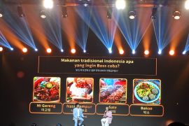 Aktor Ahn Bo-hyun coba mi goreng Indonesia