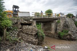 Air bah rusak rumah dan jembatan di Palu Page 1 Small