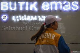 Harga emas Antam turun lagi Rp6.000 ke Rp1,937 juta/gram