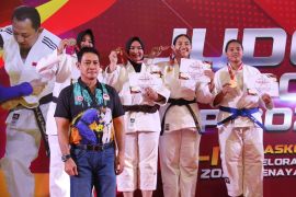 Tim Judo Polwan Polda Kaltara Meraih emas Pada Kapolri Cup 2024