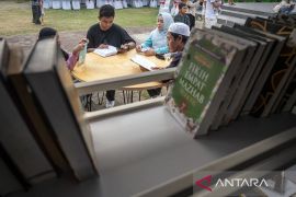 Literasi Indonesia peringkat ke-100 Page 1 Small