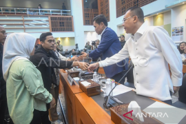 Audiensi DPR dengan keluarga almarhum Afif Maulana Page 1 Small