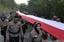 Pembentangan Bendera Merah Putih TNI-Polri  Page 1 Small