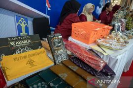 Pameran produk warga binaan pemasyarakatan di Palu Page 1 Small