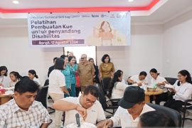 Pemkab Bangli latih disabilitas buat kue pada Hari UMKM