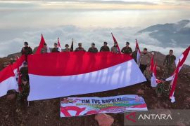 BBTNKS catat 133 orang pendaki rayakan HUT RI di puncak Gunung Kerinci