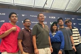 Grup Maliq &amp; D'Essentials konser "CMFIL" di dua negara