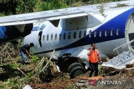 Korban luka karena Trigana Air gagal lepas landas dibawa ke RSUD Serui
