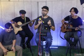 Media visit grup musik Tiket di AHC