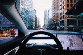 Tesla ubah nama perangkat lunak bantuan pengemudi miliknya di China