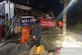 BPBD Sukabumi kerahkan personel tanggulangi banjir di Jalingsel