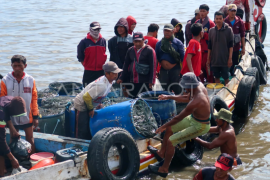 Tangkapan ikan lemuru meningkat Page 1 Small