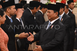 Pelantikan Kepala Badan dan Utusan Khusus Presiden Page 1 Small