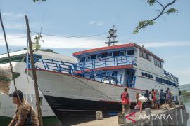 Angkutan laut antarpulau di Banggai Bersaudara Page 2 Small