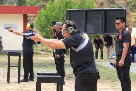 Kapolda Kaltara Ikut Lomba Menembak Dalam Rangka HUT Korps Brimob