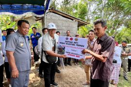 Penjabat Bupati Buleleng ajak sekolah bantu sesama     