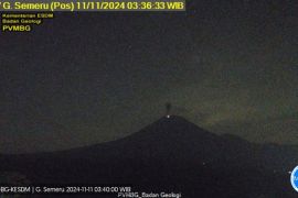Gunung Semeru kembali erupsi dengan letusan setinggi 1 km