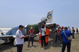 Basarnas: Pesawat latih mendarat darurat di Pantai Cemara Sewu Cilacap