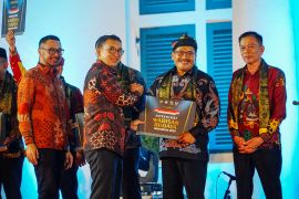 Pjs Gubernur Kaltara Terima Apresiasi Warisan Budaya AWBI Tahun 2024 dari Menteri Kebudayaan