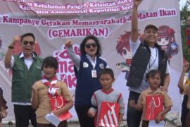 Pemkab tanamkan gemar makan ikan kepada siswa di Kepulauan Seribu