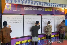 Teguh dan eks Gubernur DKI tulis harapan di 