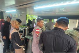 Polda Kepri dirikan dapur umum bantu korban longsor Tiban