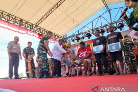 Kodam Kasuari salurkan bantuan 26 kaki palsu di Manokwari dan Sorong