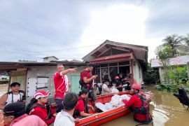 PMI Landak salurkan 1.889 paket sembako untuk korban banjir