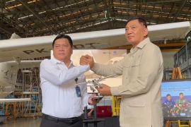Menhan Sjafrie tinjau fasilitas dan proses produksi alutsista di PTDI