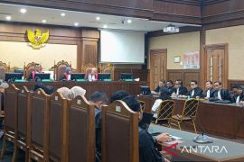 Ibunda Ronald Tannur didakwa suap tiga hakim PN Surabaya Rp4,67 miliar