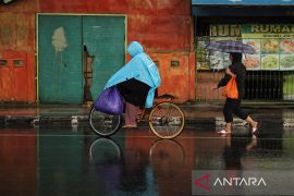 BMKG: Mayoritas kota besar diperkirakan hujan ringan-berawan hari ini