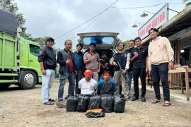 Polda Sumbar tangkap dua warga yang bawa ganja 15 kilogram