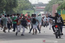 Kriminal kemarin, remaja tawuran hingga pengendara mabuk tabrakan