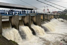 BPBD siagakan personel antisipasi banjir di lima kelurahan Jaktim