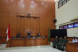Saksi Nengsih lihat korban tertembak berlindung di depan warungnya