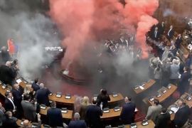 Uni Eropa prihatin atas kekacauan dan kekerasan di parlemen Serbia