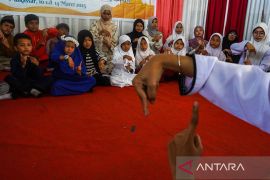 Siswa tunarungu membaca surat Al Fatihah gunakan bahasa isyarat