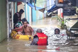 Hujan ringan merata di DKI Jakarta pada Sabtu malam