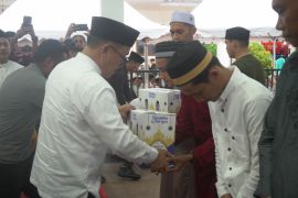 Gubernur Sulbar bagikan 750 sembako kepada warga Pasangkayu