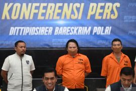 Hukum kemarin, usulan advokat tak dapat dituntut hingga SMS 