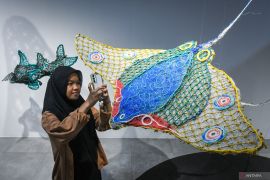 Pameran instalasi limbah jaring nelayan dari perairan Australia-Indonesia