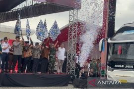 Pramono lepas keberangkatan peserta Mudik Gratis 2025