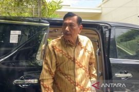Hari pertama Lebaran, Luhut Binsar kunjungi Jokowi