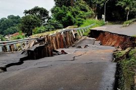 Jalan Batu Tulis Bogor terputus karena tanah ambles akibat hujan