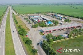 Petugas tutup rest area KM 86 Tol Cipali karena muncul asap dari tanah