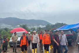Pemprov Sultra salurkan bantuan untuk korban banjir di Konawe Utara