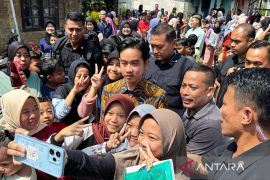 Habiskan momen Lebaran 2025, Wapres temui warga Tapos dan Petojo Utara