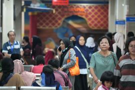 Warga padati Puskesmas Kebon Jeruk usai libur lebaran